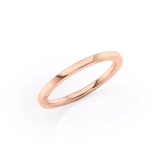 Plain wedding band in polished 14K gold – minimalist and timeless design