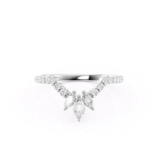 Curved wedding band with round and marquise diamonds – elegant and distinctive design