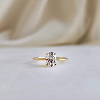 2.0 CT Oval Cut Solitaire Moissanite Engagement Ring