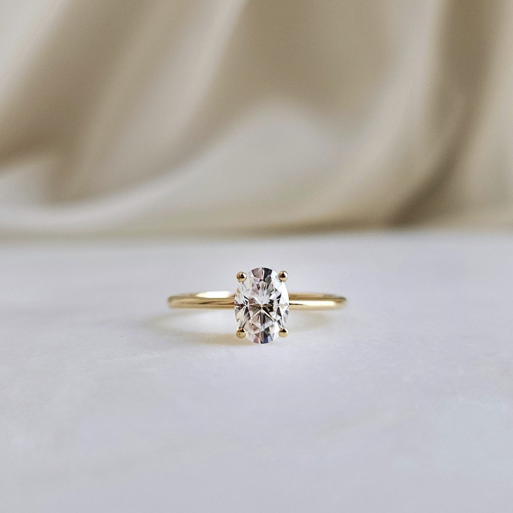 2.0 CT Oval Cut Solitaire Moissanite Engagement Ring