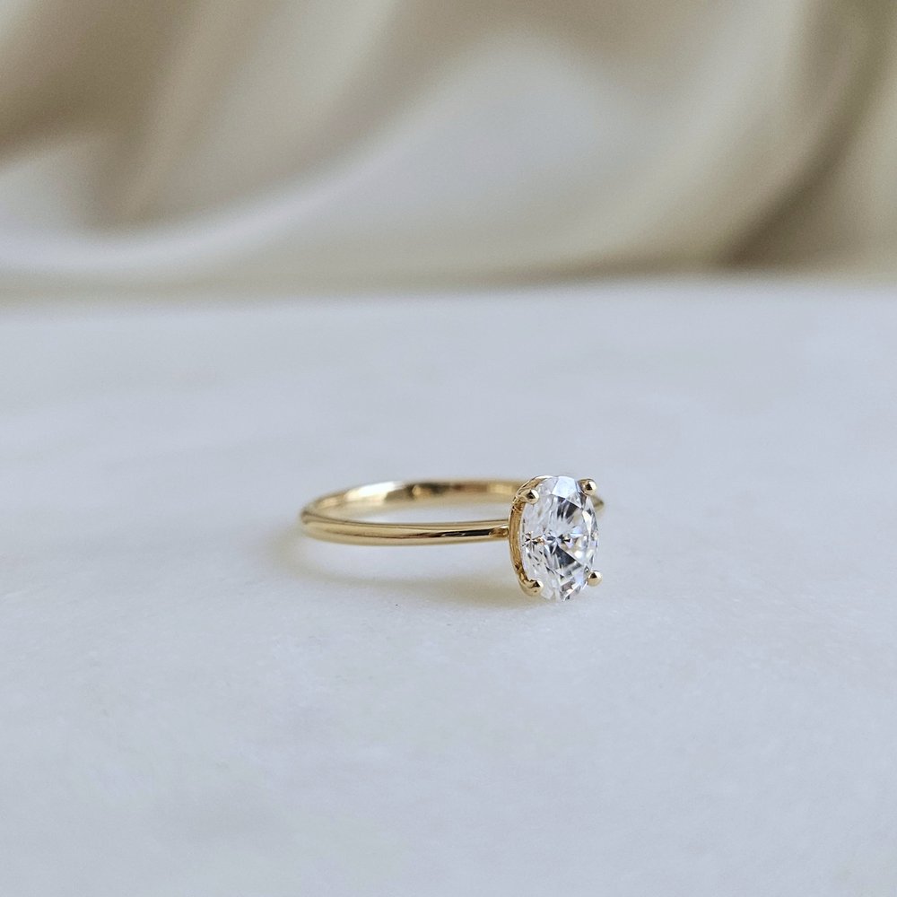 2.0 CT Oval Cut Solitaire Moissanite Engagement Ring