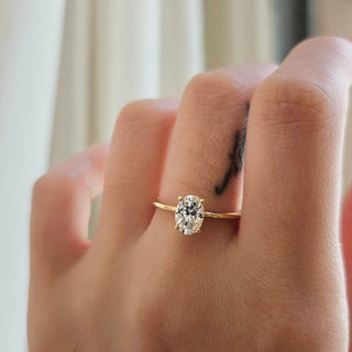 2.0 CT Oval Cut Solitaire Moissanite Engagement Ring