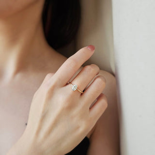 2.0 CT Oval Cut Solitaire Moissanite Engagement Ring