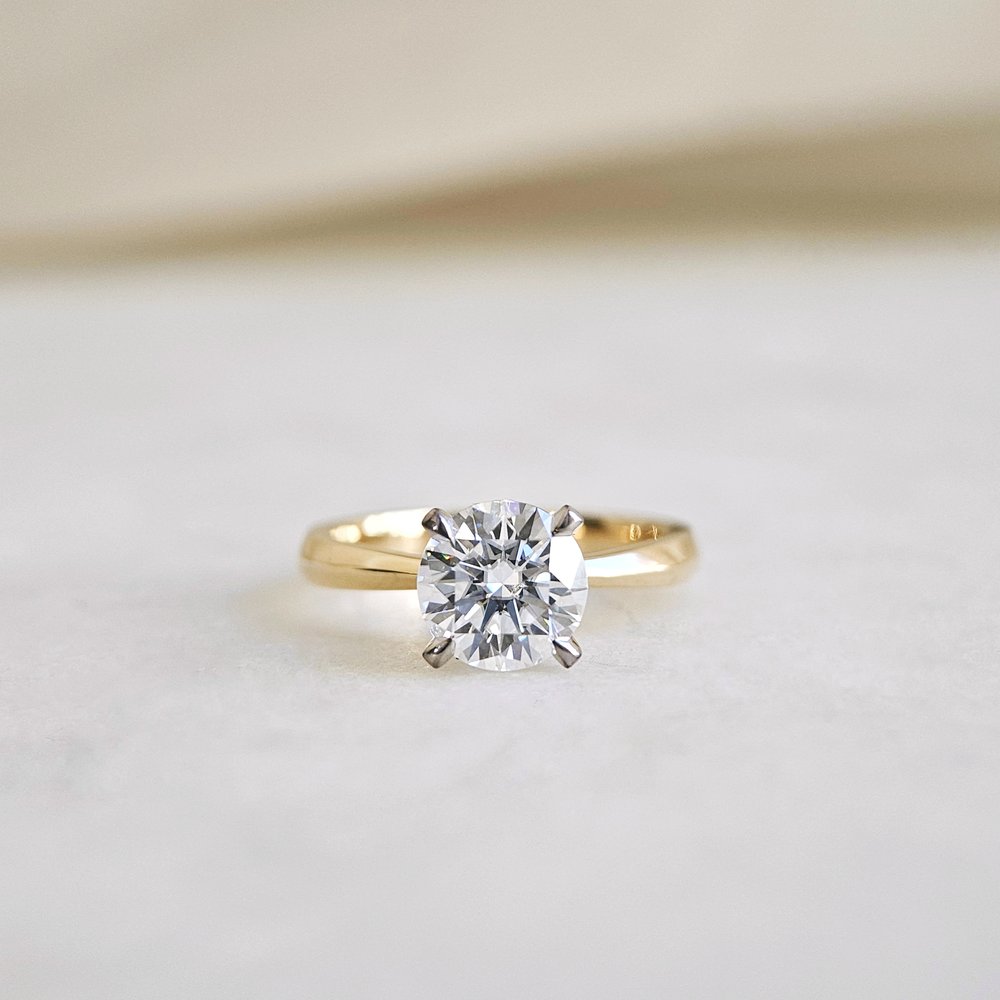 2.0 CT Round Cut Solitaire Moissanite Engagement Ring