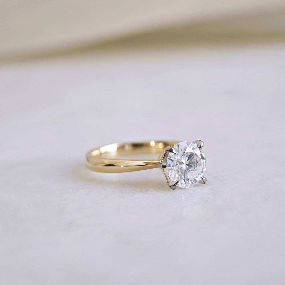 2.0 CT Round Cut Solitaire Moissanite Engagement Ring