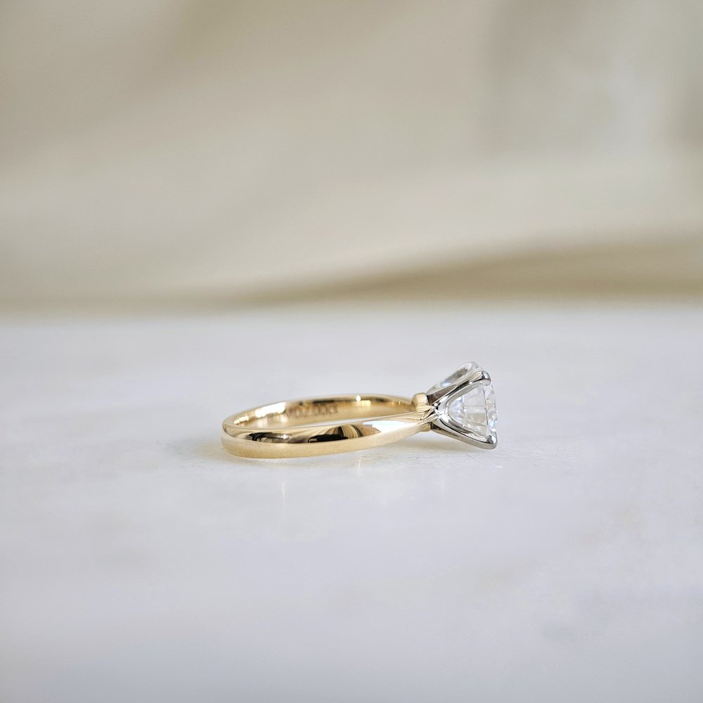 2.0 CT Round Cut Solitaire Moissanite Engagement Ring