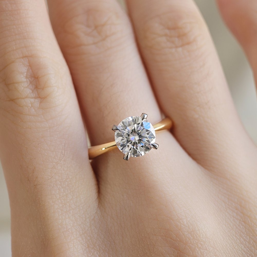 2.0 CT Round Cut Solitaire Moissanite Engagement Ring