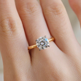 2.0 CT  Round Cut Solitaire Moissanite Engagement Ring