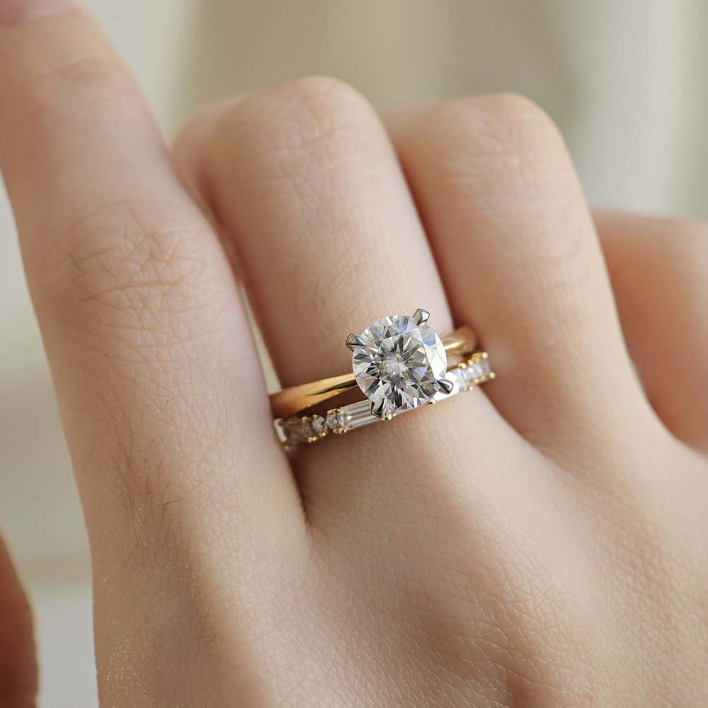 2.0 CT Round Cut Solitaire Moissanite Engagement Ring