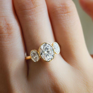 4.0 CT Oval Cut Three Stone Moissanite Engagement Ring