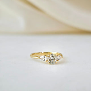 1.0 CT Round Cut Three Stone Moissanite Engagement Ring