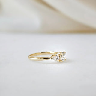 1.0 CT Round Cut Three Stone Moissanite Engagement Ring