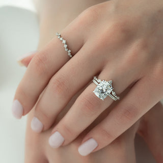Curved wedding band with round and marquise diamonds – graceful and unique design