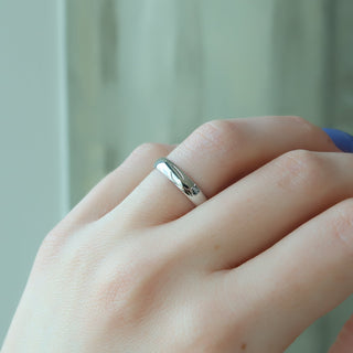 Plain wedding band with smooth polished finish – timeless and classic style
