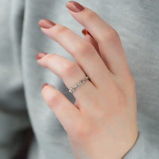 Round diamond twig wedding band – nature-inspired design with organic elegance