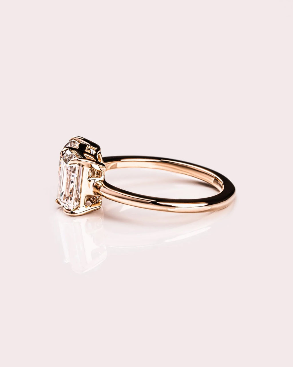 3.0 CT Oval and Emerald Diamond Contrast Toi et Moi Engagement Ring