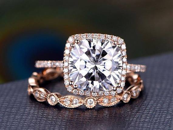1.0 CT Cushion Cut Halo Moissanite Bridal Ring Set - violetjewels