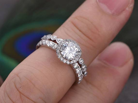 1.0 CT Round Cut Halo Moissanite Bridal Ring Set - violetjewels