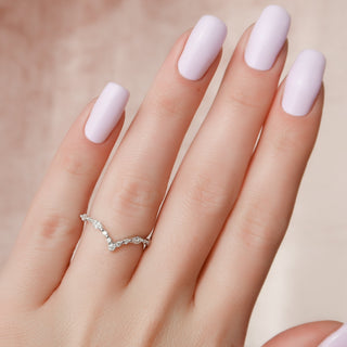 Curved wedding band with round and marquise diamonds – graceful and unique design