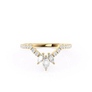Curved wedding band with round and marquise diamonds – elegant and distinctive design