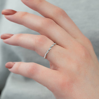 Twisted wedding band with round diamonds – elegant and unique braided design