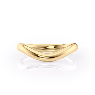 Curved plain wedding band with smooth polished finish – minimalist and elegant design