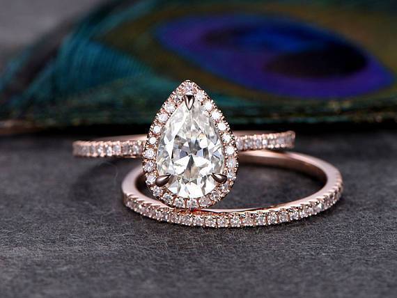 1.0 CT Pear Cut Halo Moissanite Bridal Ring Set - violetjewels