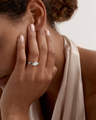 1.0 CT Oval CVD Diamond Unique Style Engagement Ring