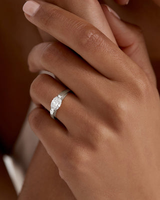 1.0 CT Oval CVD Diamond Unique Style Engagement Ring