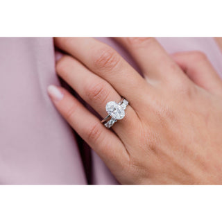 4.0 CT Oval Solitaire Moissanite Engagement Ring - violetjewels