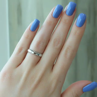 Plain wedding band with smooth polished finish – timeless and classic style