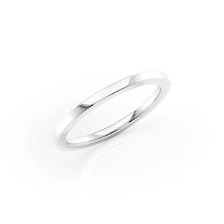Plain wedding band in polished 14K gold – minimalist and timeless design