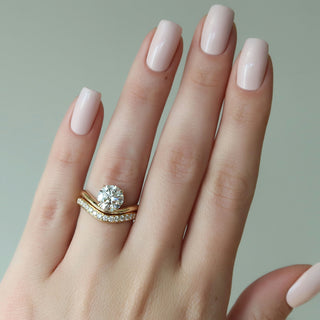 Round diamond pavé wedding band – timeless elegance with continuous sparkle