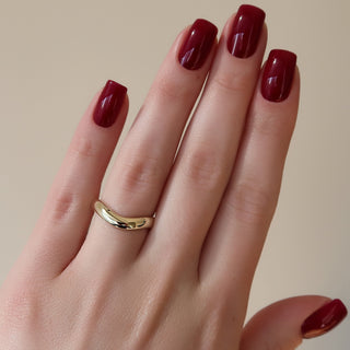 Curved plain wedding band with smooth polished finish – minimalist and elegant design