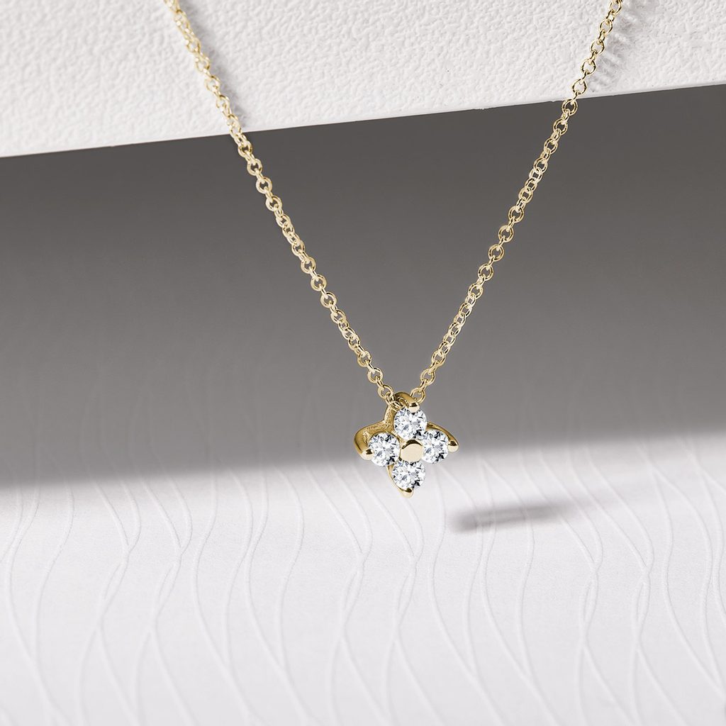0.26 TCW Round Moissanite Diamond Leaf clover Pendent Necklace - violetjewels