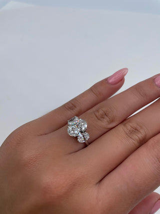 2.61ct Oval G- VS 3 Stones Diamond Engagement Ring
