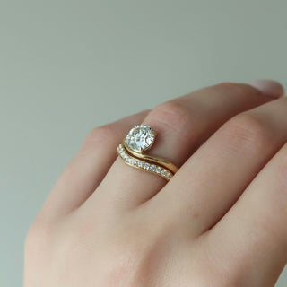 Round diamond pavé wedding band – timeless elegance with continuous sparkle