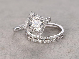 1.0 CT Cushion Floral Style Moissanite Bridal Ring Set - violetjewels