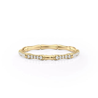 Round diamond pavé wedding band with sparkling micro-set stones – classic and elegant