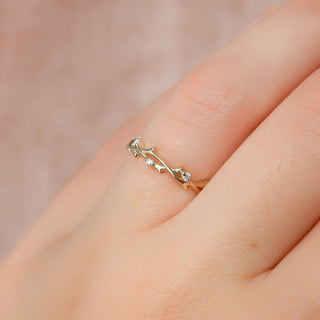 Round diamond twig wedding band – nature-inspired design with organic elegance
