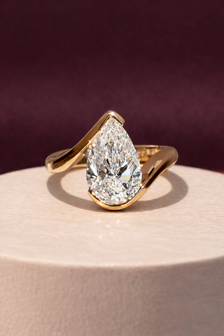 1.0-2.5 CT Pear Lab Grown Diamond Bypass Style Engagement Ring