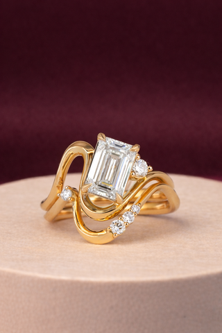 1.51-3.50 CT Emerald Lab Grown Diamond Unique Bridal Ring Set