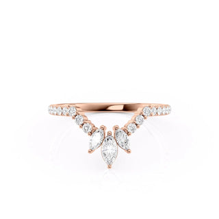 Curved wedding band with round and marquise diamonds – elegant and distinctive design