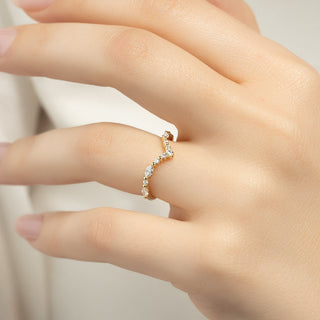 Curved wedding band with round and marquise diamonds – graceful and unique design