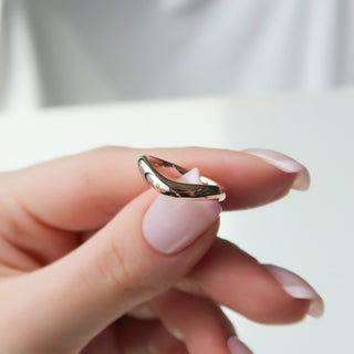 Curved plain wedding band with smooth polished finish – minimalist and elegant design