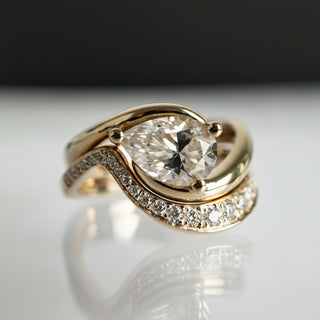 1.0 - 2.0 CT Pear Cut Lab Grown Diamond Solitaire Bridal Ring Set