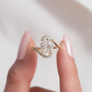 1.0-3.0 CT Oval CVD Diamond Bypass Setting Engagement Ring