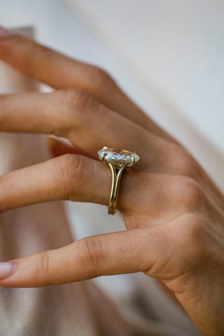 3.0-5.0 CT Oval Shaped Lab Grown Diamond Hidden Halo Engagement Ring