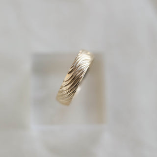 Yellow Gold Men's Wedding Band with wave like texture - violetjewels