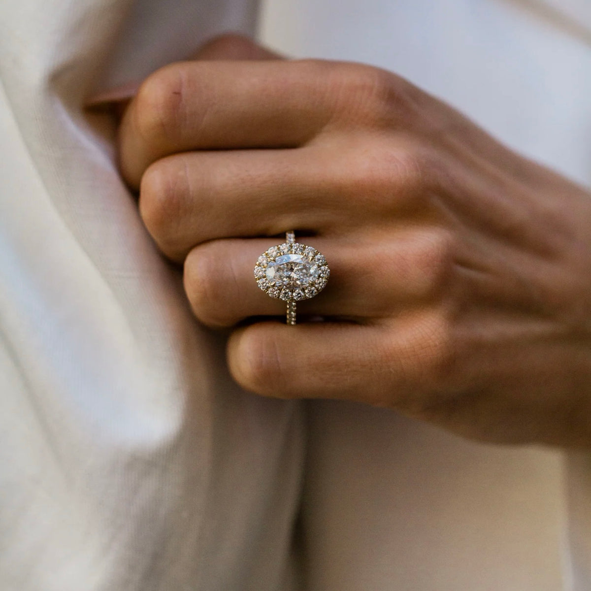 1.0-3.0 CT Oval Shaped Lab Grown Diamond Halo Engagement Ring